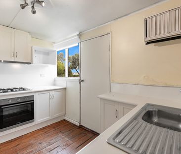 Cozy 3-Bedroom Home - Photo 2