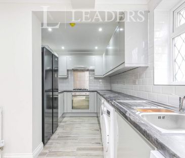 House to rent - Photo 2