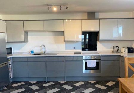 Bed Flat With Balcony // Bills Inc // Jul, LN6 - Photo 4