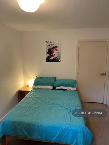 1 bedroom in a flat share to rent - Photo 5