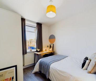 4 Bedroom House - Photo 4