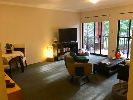 Chippendale - Photo 2