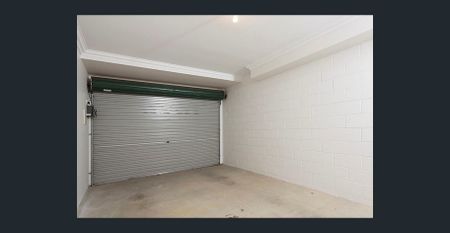 Fantastic Townhouse in a Prime Location! - Photo 2