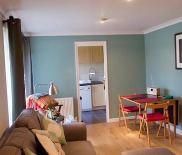 2 Bed Flat, St. Ann's Hill, SW18 - Photo 2