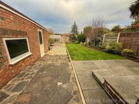 2 bedroom semi-detached bungalow to rent - Photo 3