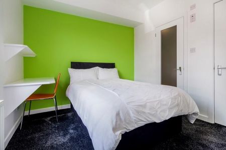 4 bedroom end of terrace house to rent - Photo 3