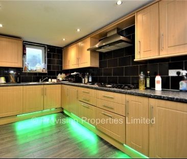 8 Bedroom Properties in Hyde Park - Photo 2