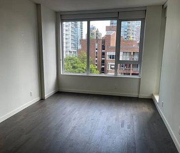 Luxury Condo 1 Bedroom + Den in West End (Vancouver Downtown) – MODERN - Photo 1