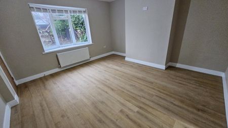 3 bed Semi-Detached - To Let - Photo 3