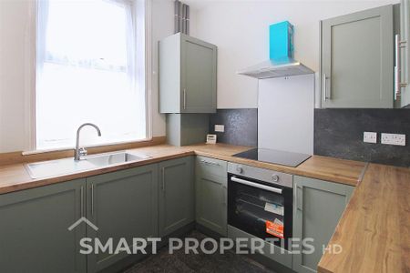 2 bedroom end of terrace house to rent - Photo 3