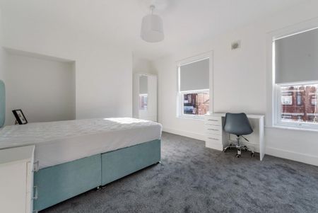 4 bedroom terraced house to rent - Photo 3