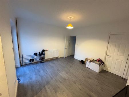 Askern Road, Doncaster, Carcroft - Photo 2