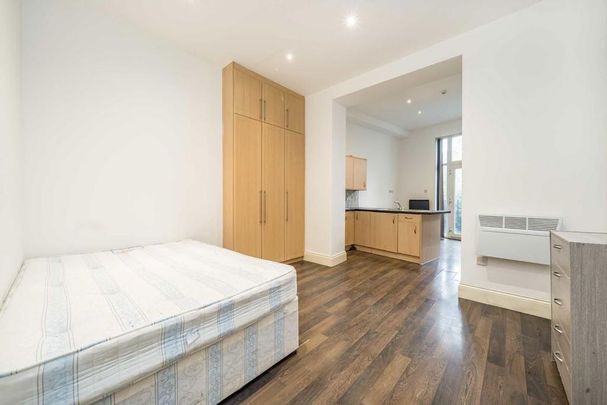 Studio to rent - Photo 1