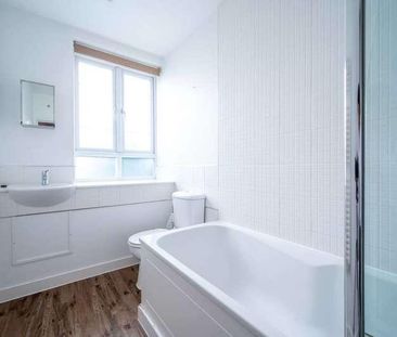 Bakersgate Gardens, Pirbright, GU24 - Photo 4