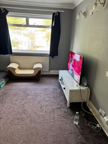 1 bedroom in a house share to rent - Photo 5