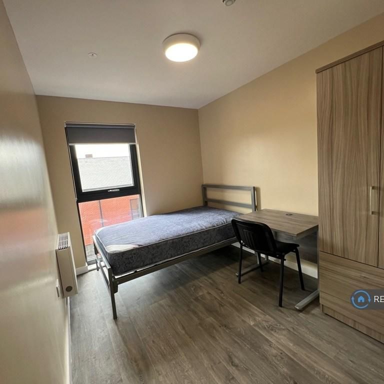 6 bedroom flat to rent - Photo 1