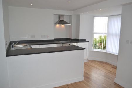 2 bedroom flat to rent - Photo 3