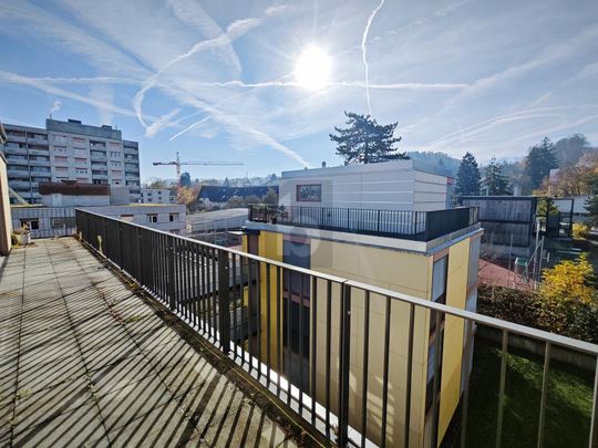 LICHTDURCHFLUTET MIT ZWEI GROSSEN BALKONEN - Photo 1