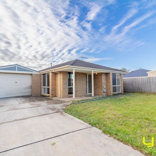 Charming Family Home in Cranbourne West - Photo 1