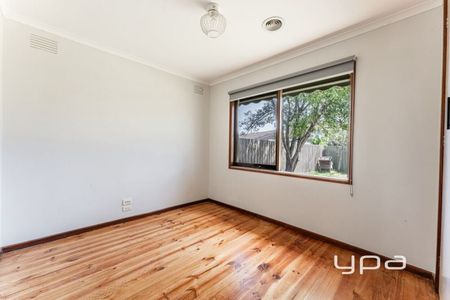 13 Micheline Street, TULLAMARINE - Photo 3