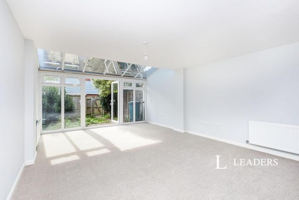 4 bedroom townhouse to rent - Photo 1