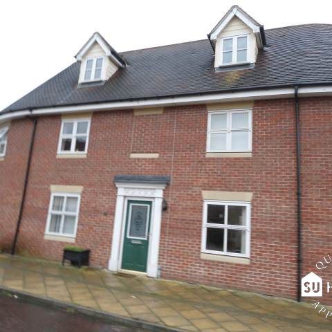 5 bed house to rent in Hatcher Crescent, Colchester - Photo 1