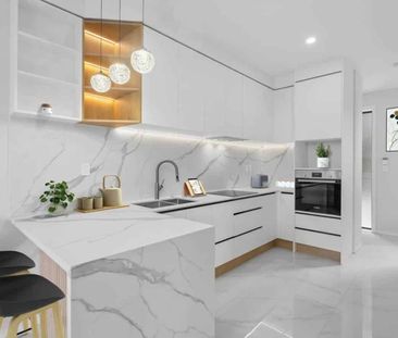 Stylish 3 Bed 2 Bath in Farm Cove - Photo 3