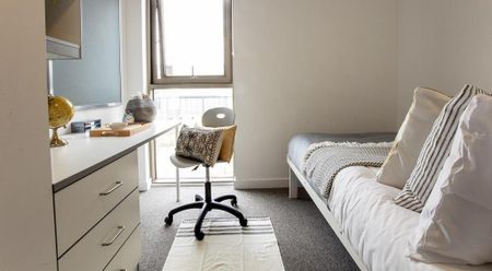 1 bedroom in a flat share to rent - Photo 3
