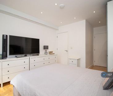3 bedroom flat to rent - Photo 4