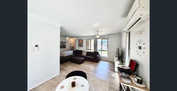 Corner-Site Convenience in the Heart of Burleigh Waters - Photo 1