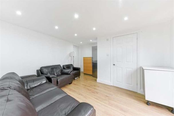 Hillcross Avenue, Morden, SM4 - Photo 1