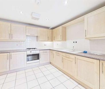 Dukes Court, Queensmead, Farnborough, Hampshire, GU14 - Photo 2