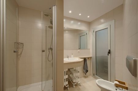 Carrer de Balmes, Barcelona, Catalonia 08006 - Photo 3