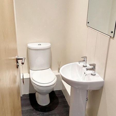 2 bedroom flat to rent - Photo 4