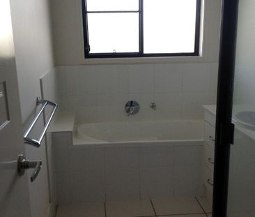 4 BEDROOM FAMILY HOME IN BLACKS BEACH - Photo 4