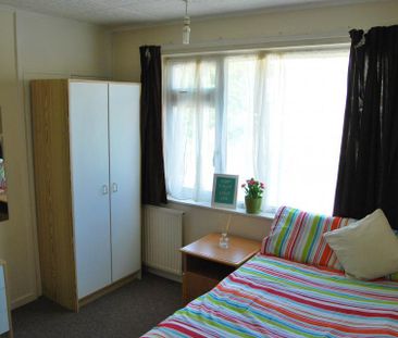 1 bedroom in a house share to rent - Photo 4