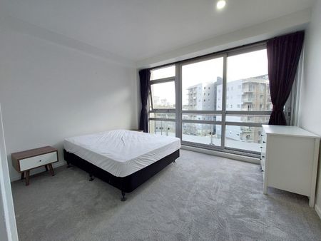 Recently Renovated Apartment - Photo 5