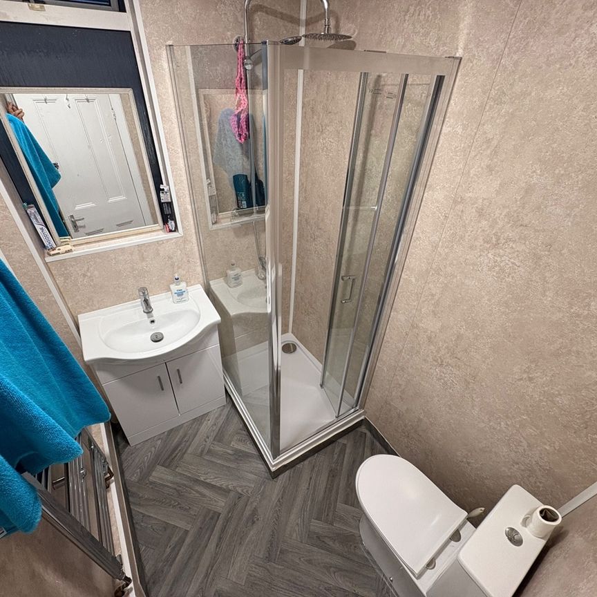 Room in a Shared Flat, Green Lanes, N13 - Photo 1