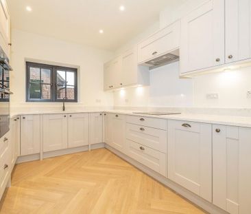 4 bedroom semi-detached house to rent - Photo 6