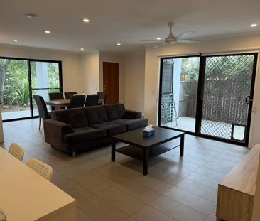 Spacious 3-Bedroom Partially Furnished Townhouse with Double Garage... - Photo 1