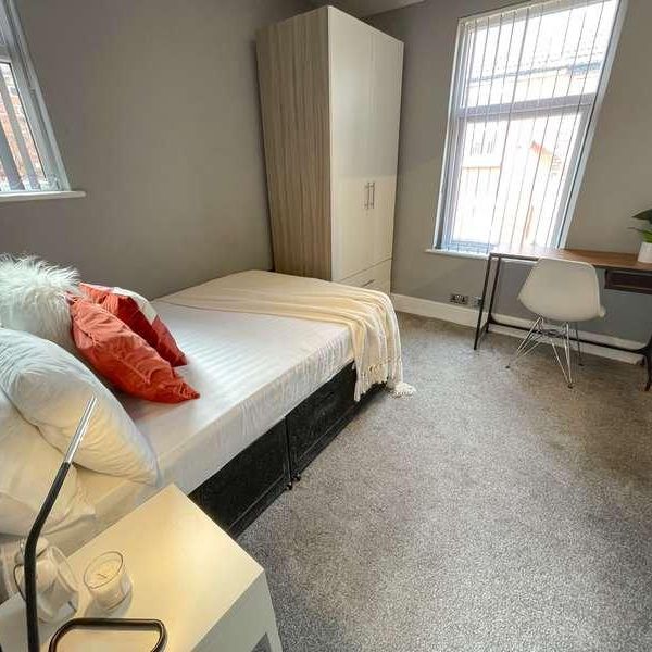 Halsbury Road, L6 - Photo 1