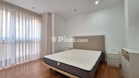 Apartamento en alquiler en Plaza Santa Isabel - Photo 3