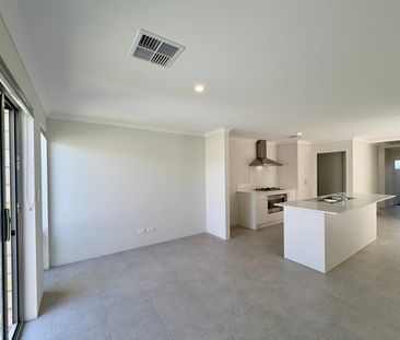 BRAND NEW 4 x 2 - Stylish & Comfortable Living ! - Photo 6