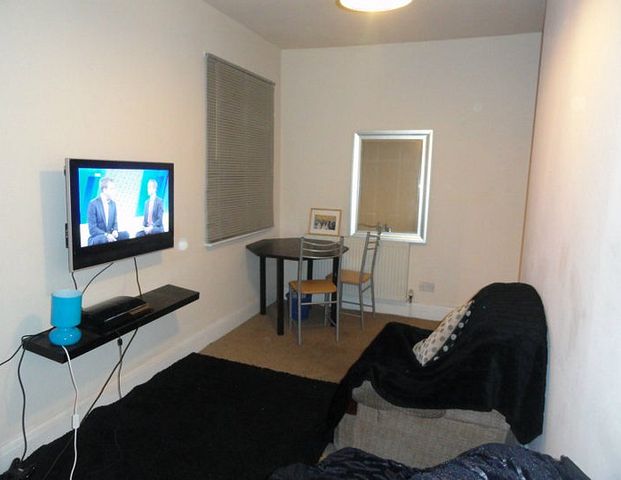 1 Bedrooms £750 PCM - Photo 1