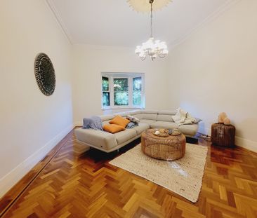 Caulfield North - Photo 1