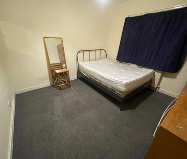 Room in a Shared House, Springfield Mount, NW9 - Photo 1