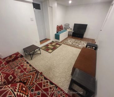 38 Sunnycrest Road #ALL INCLUSIVE Lower level - Photo 1