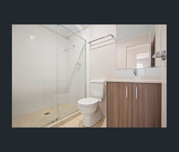 Modern Two Bedroom Unit - Photo 4