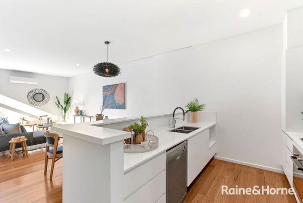 Contemporary Townhouse - Photo 1