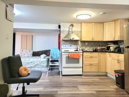 For Lease - 5675 Peer Street, Niagara Falls, Ontario - Photo 3